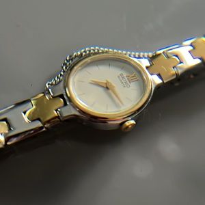 Vintage Ladies Seiko Bracelet Dress Gold & Silver Toned Link Watch
